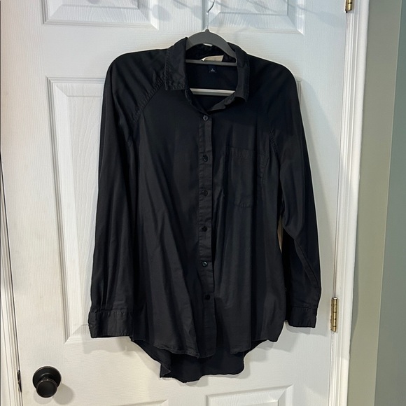 Universal Thread Women’s Black Button Down Shirt - Picture 1 of 3